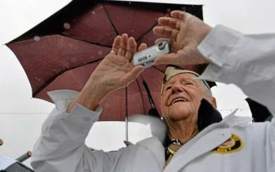 Pearl Harbor survivors join salute at USS Iowa commemoration